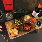 FROHES FEST - Weihnachtliche Geschenk-Box mit edlen Patés, Rotwein und Turrón