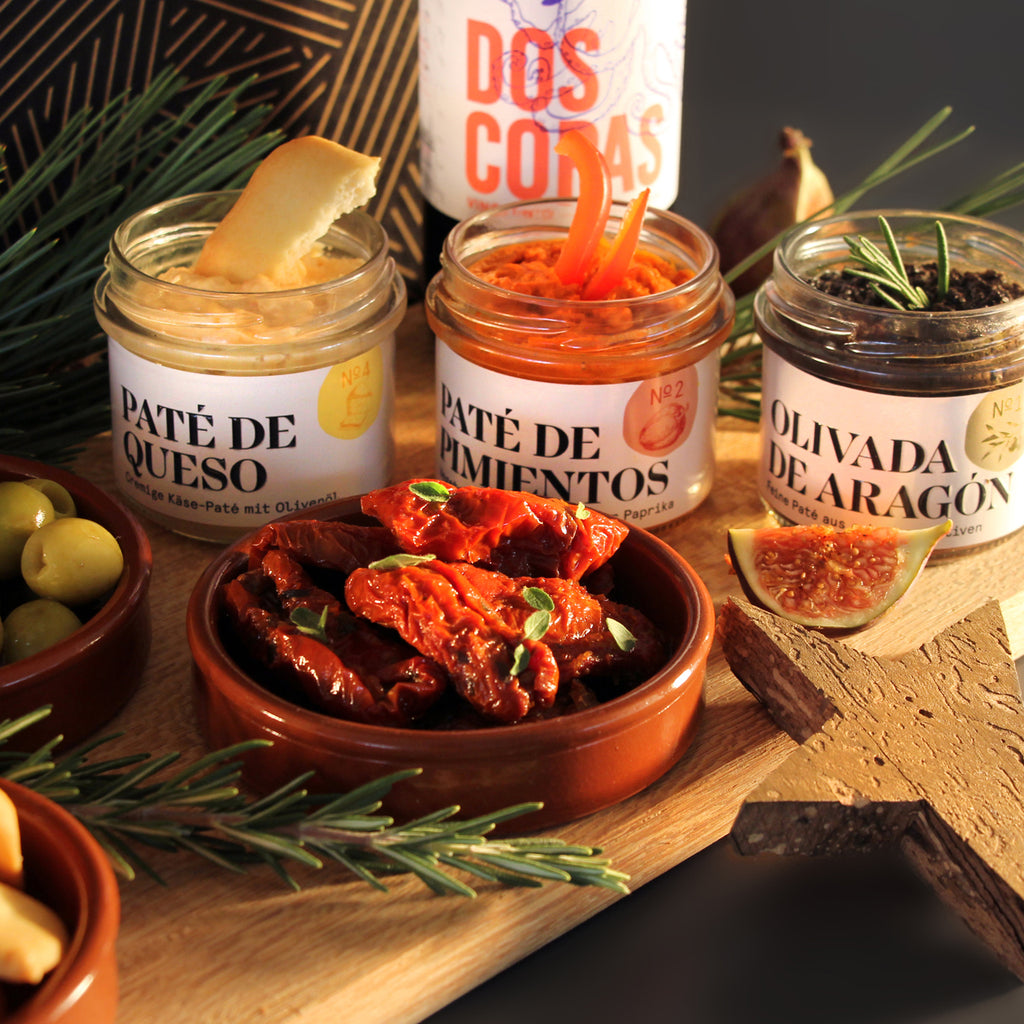 FROHES FEST - Weihnachtliche Geschenk-Box mit edlen Patés, Rotwein und Turrón
