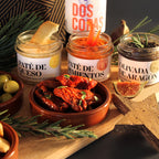 FROHES FEST - Weihnachtliche Geschenk-Box mit edlen Patés, Rotwein und Turrón