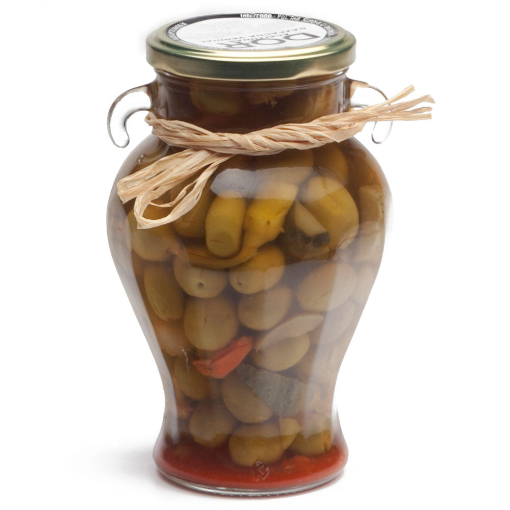 Eingelegte Verdial-Oliven Gazpacha - im traditionellen Glaskrug