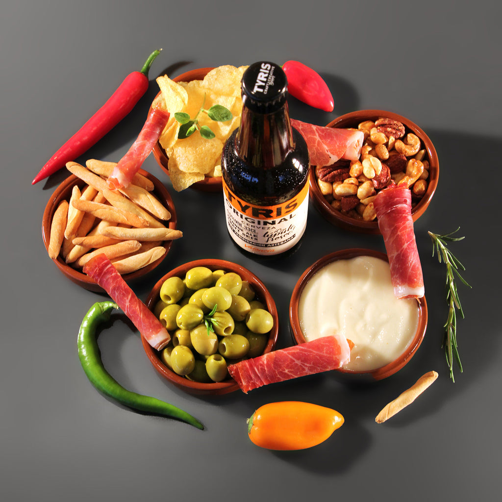TAPAS - Präsentkorb mit Serrano-Schinken, Allioli & Craft-Bier