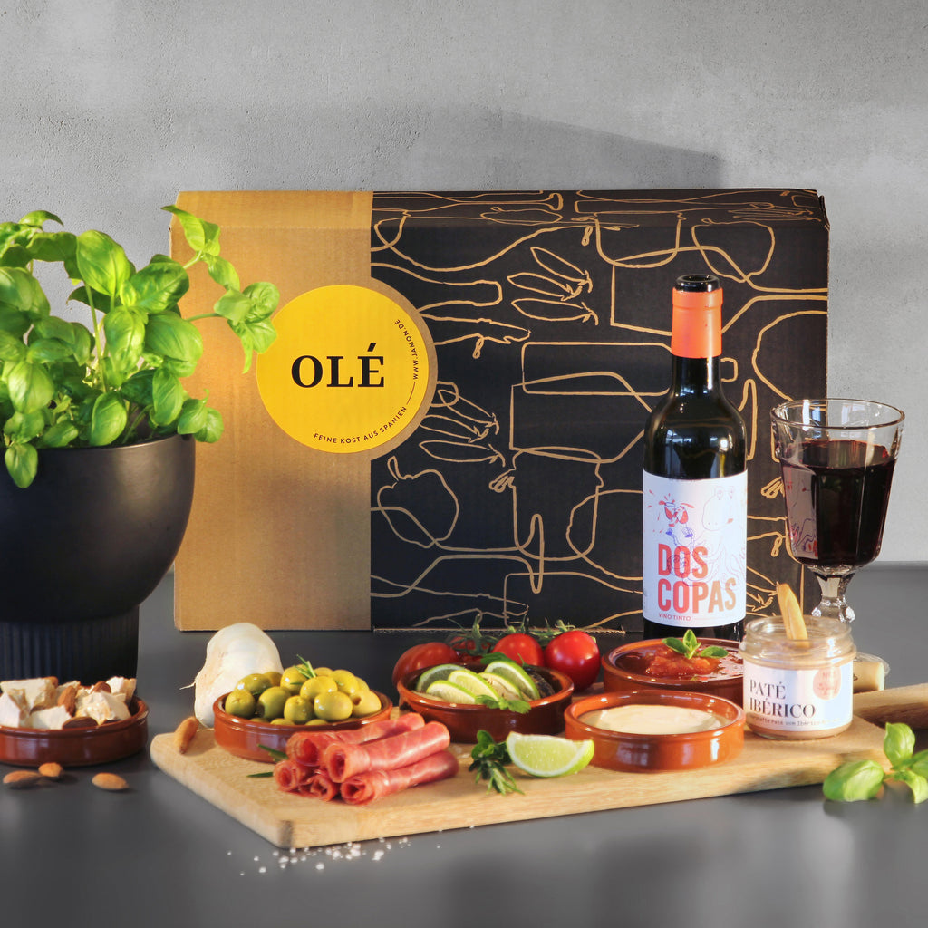 OLÉ - Feinkost-Präsentkorb mit herzhaften spanischen Delikatessen