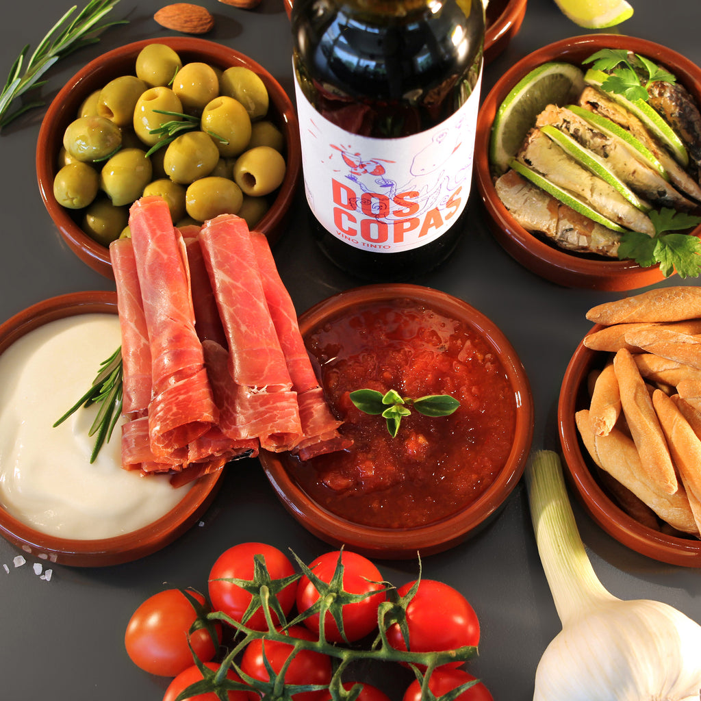OLÉ - Feinkost-Präsentkorb mit herzhaften spanischen Delikatessen