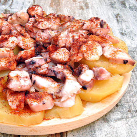 Pulpo a la Gallega - Oktopus mit Pimentón in Sonnenblumenöl 