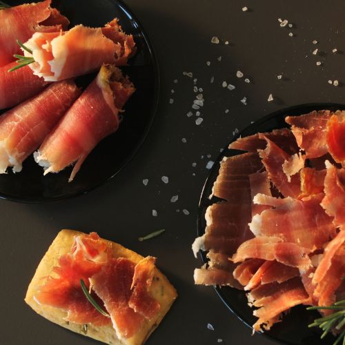 MINI-JAMON SERRANO | Im Geschenkkarton | Mit Holzbrett und Schinkenmesser 